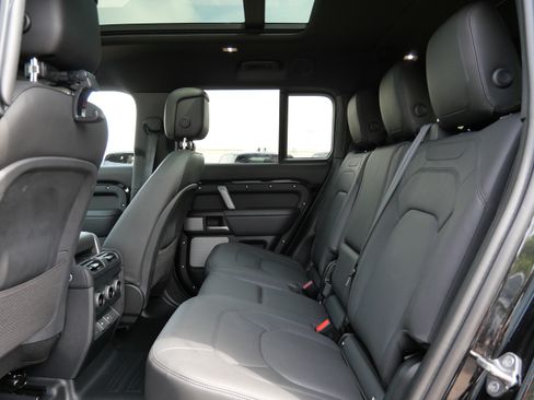 Used 2024 Land Rover Defender 130 V8 AWD/4WD image 15