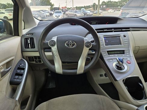 Used 2015 Toyota Prius Two FWD image 16