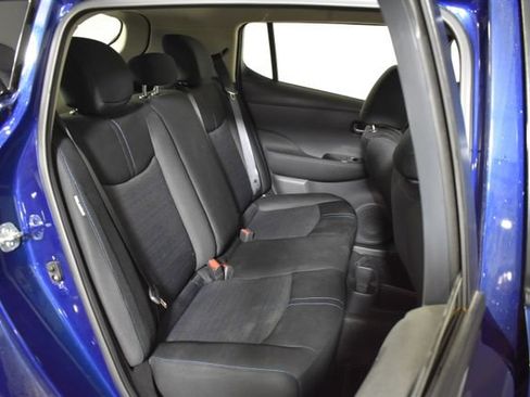 Certified 2025 Nissan Leaf SV Plus FWD image 32