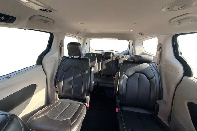 Used 2024 Chrysler Pacifica Touring-L FWD image 14