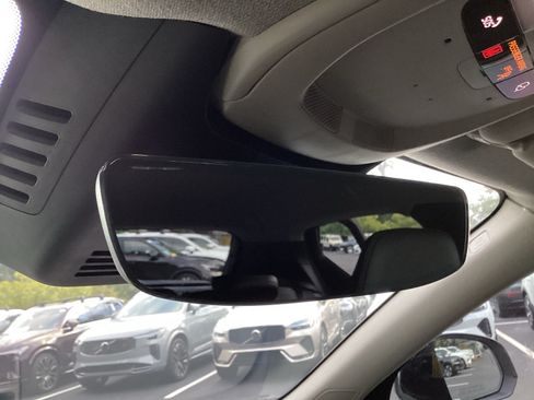 Certified 2026 Volvo XC40 B4 Core FWD image 30
