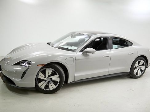 Used 2022 Porsche Taycan image 4