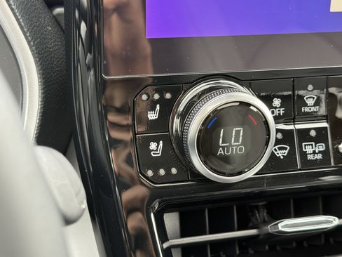 Used 2023 Toyota Highlander Limited image 31