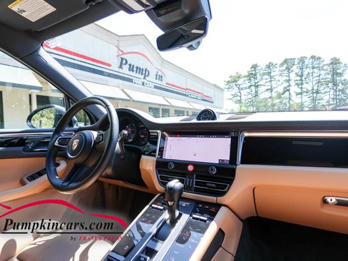 Used 2023 Porsche Macan AWD/4WD image 34