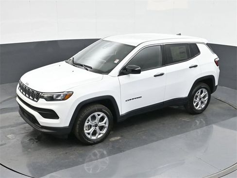 Used 2025 Jeep Compass Sport image 33