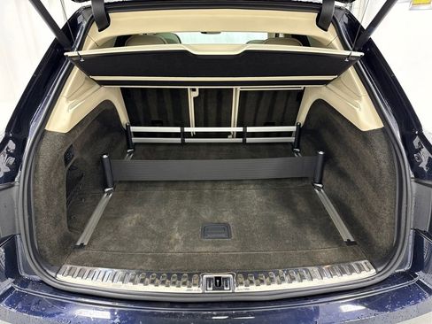 Used 2017 Bentley Bentayga image 14