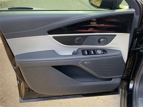 Certified 2024 Lincoln Nautilus Reserve w/ Equipment Group 202A image 12