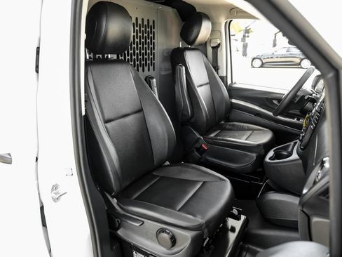 Used 2023 Mercedes-Benz Metris image 29