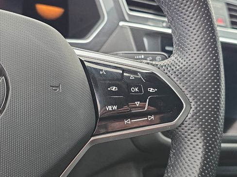Certified 2023 Volkswagen Tiguan SE R-Line image 17