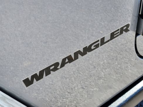 Used 2014 Jeep Wrangler Rubicon w/ Power Convenience Group image 10