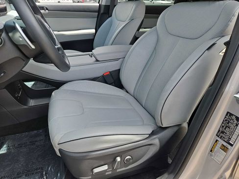 Certified 2025 Hyundai Palisade SEL FWD image 16