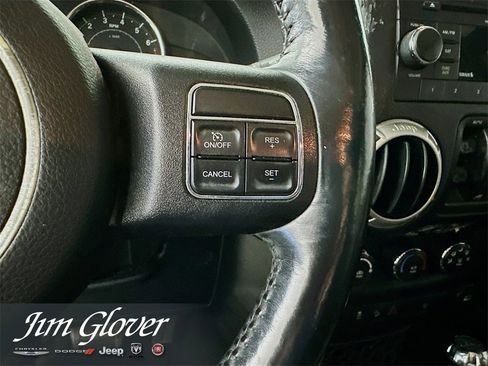 Used 2017 Jeep Wrangler Unlimited Sahara w/ Connectivity Group image 28