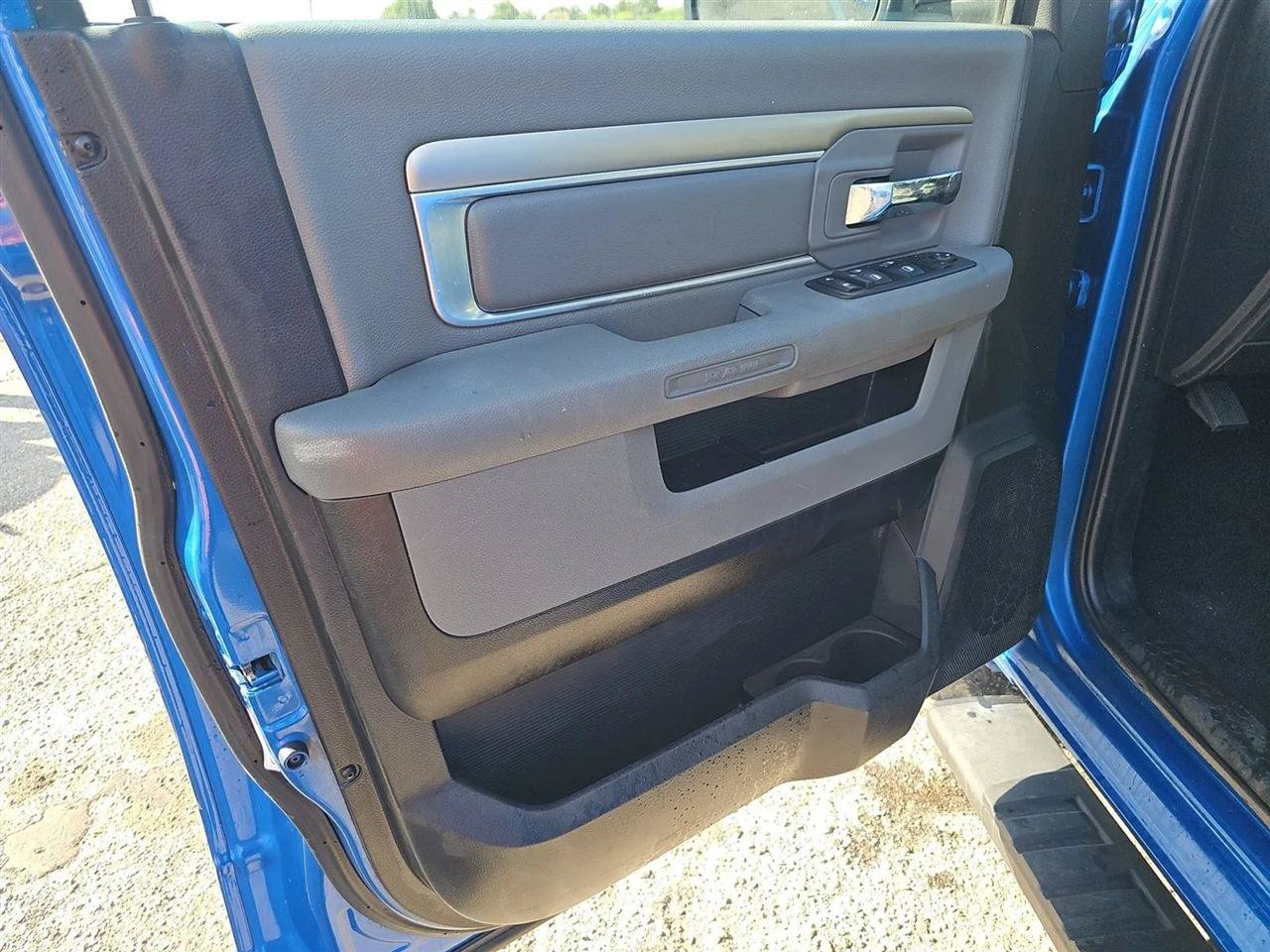 Used 2019 RAM 1500 Classic SLT RWD image 15