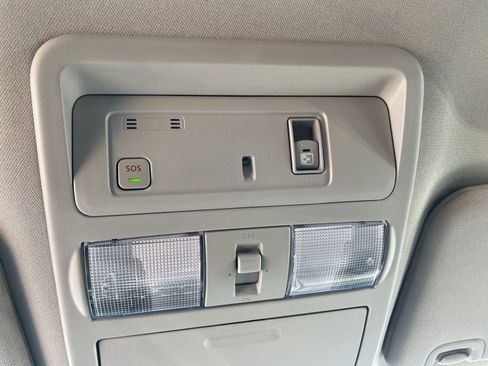 Used 2024 Nissan Titan SV w/ SV Convenience Package image 25