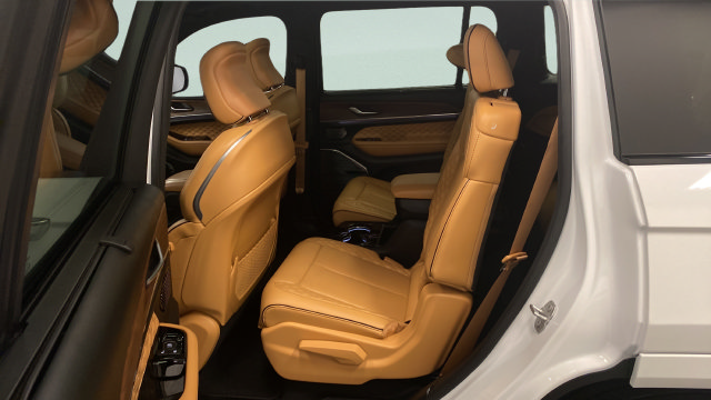 Used 2023 Jeep Grand Cherokee L Summit w/ Advanced Protech Group IV AWD/4WD image 28