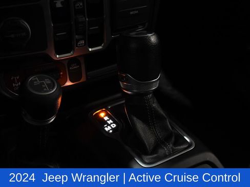 Used 2024 Jeep Wrangler Unlimited AWD/4WD image 28
