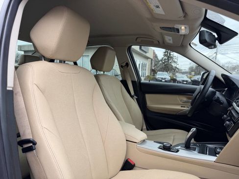 Used 2017 BMW 320i 320i 4dr Sedan w/ Driver Assistance Package image 25