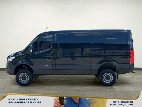 Used 2024 Mercedes-Benz Sprinter 2500 image 3