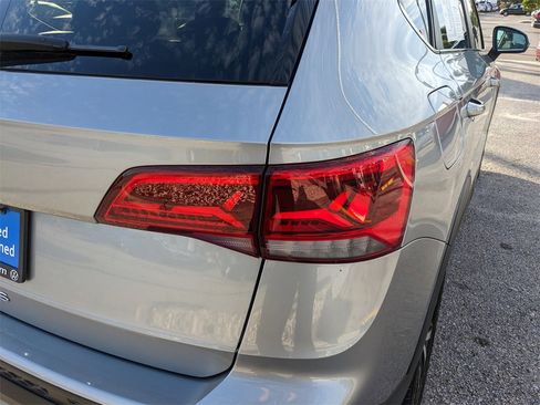 Certified 2023 Volkswagen Taos SE image 11