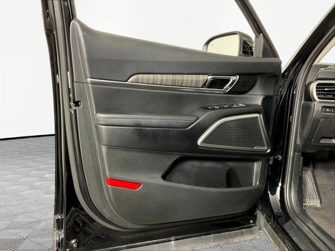 Used 2024 Kia Telluride EX w/ EX Captain's Chair Package AWD/4WD image 20