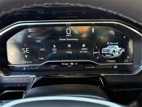 Certified 2025 GMC Sierra 1500 SLT image 23