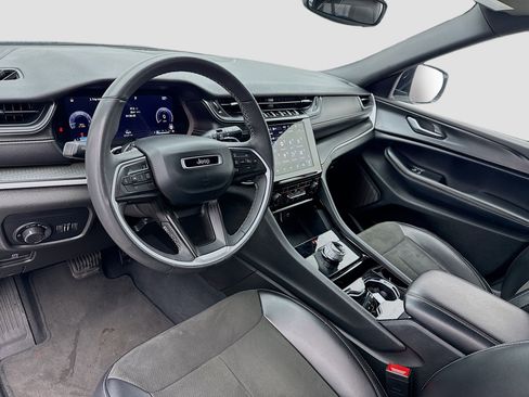 Used 2023 Jeep Grand Cherokee Altitude image 7