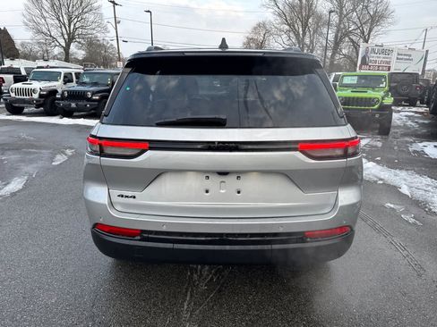 New 2025 Jeep Grand Cherokee Limited w/ Trailer Tow Package AWD/4WD image 5