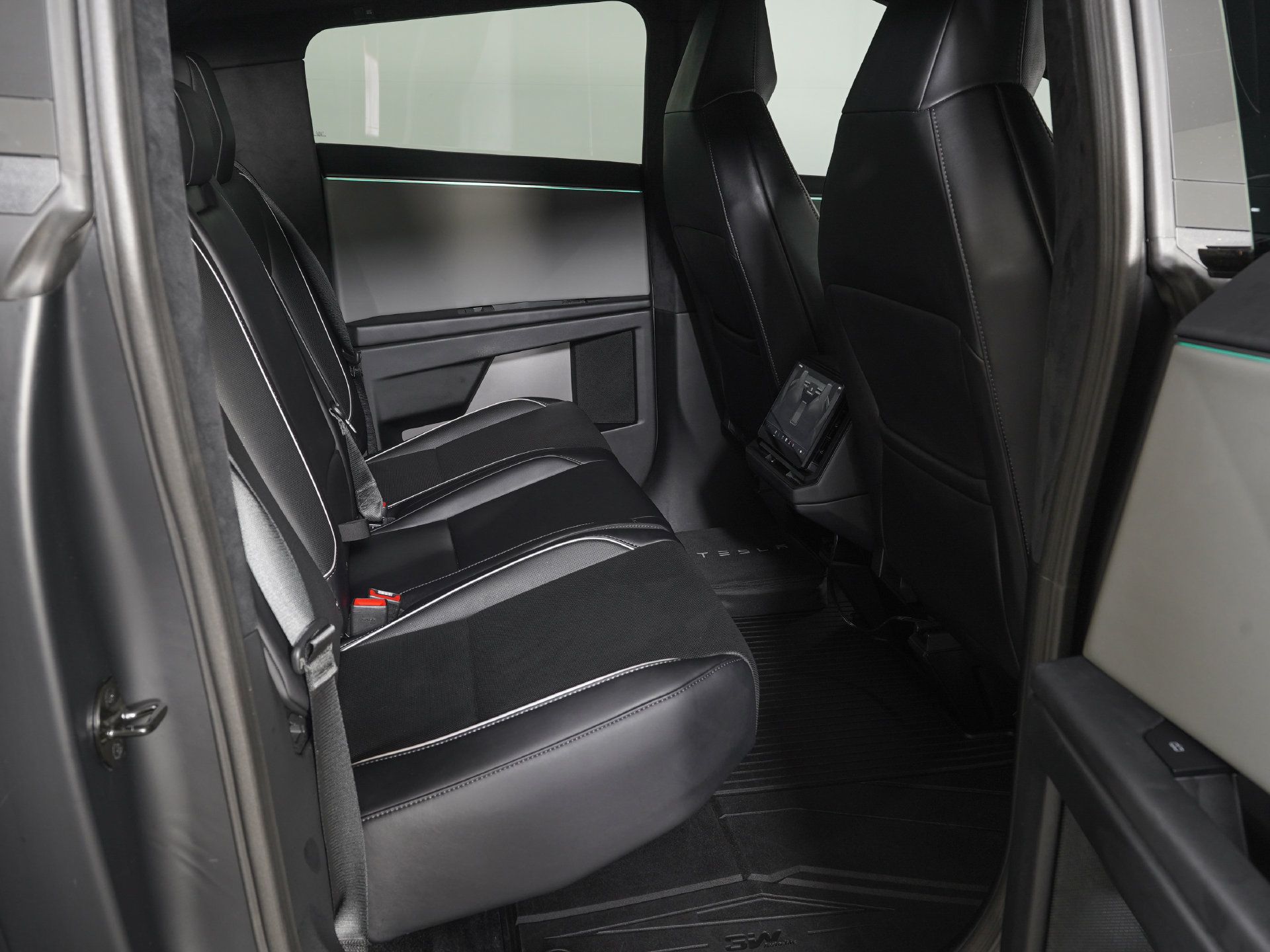 Used 2025 Tesla Cybertruck AWD Crew Cab image 11