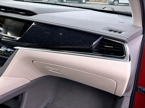 Used 2024 Cadillac XT6 Premium Luxury image 19