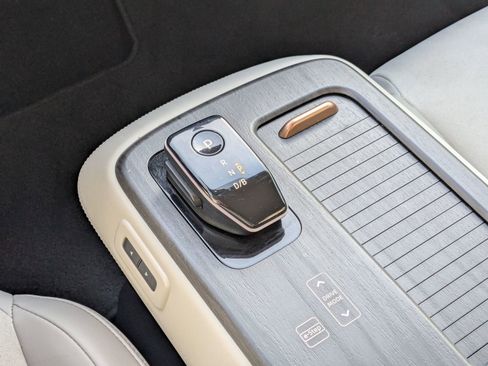 Used 2023 Nissan Ariya AWD image 23