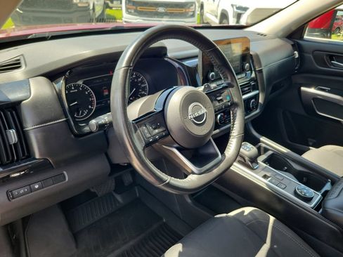 Used 2022 Nissan Pathfinder SV AWD/4WD image 18