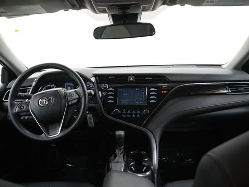 Used 2019 Toyota Camry LE FWD image 13