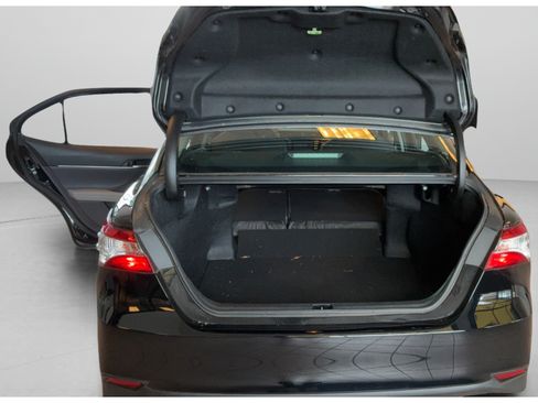 Used 2019 Toyota Camry LE FWD image 30