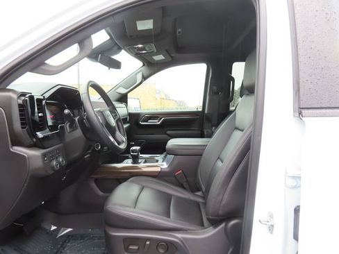 Used 2025 Chevrolet Silverado 1500 LT Trail Boss w/ Convenience Package II image 16