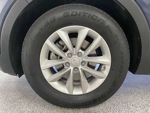 Used 2018 Kia Sorento LX image 23