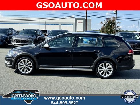 Used 2018 Volkswagen Golf Alltrack SE image 3