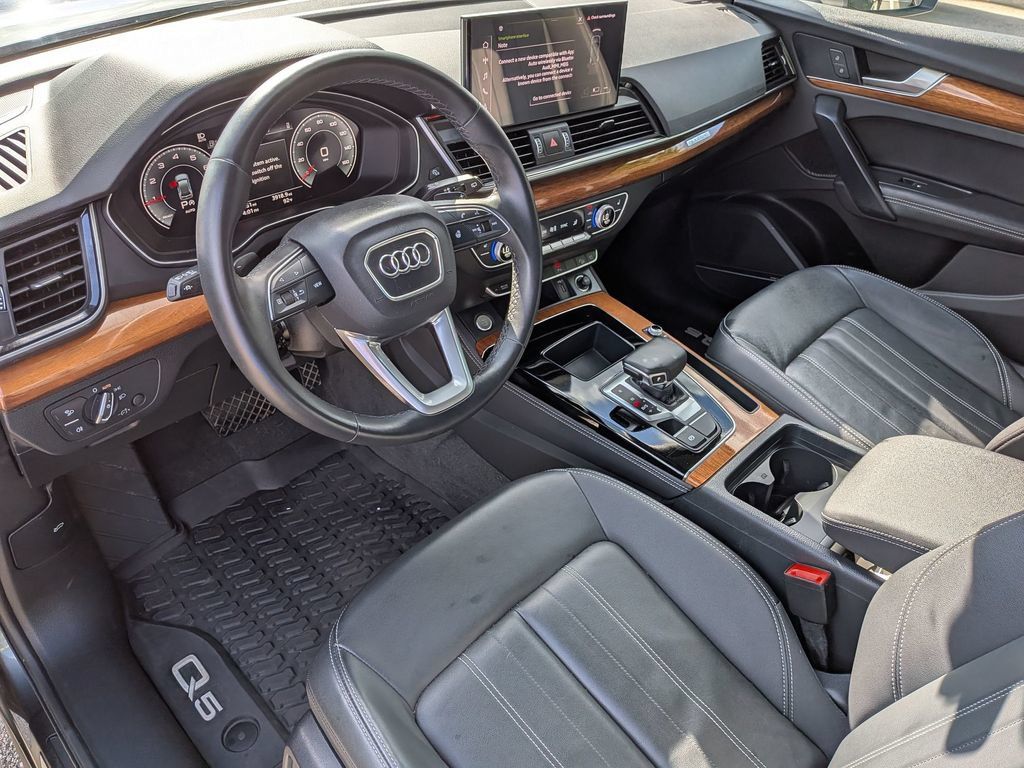 Used 2023 Audi Q5 2.0T Premium Plus w/ Premium Plus Package AWD/4WD image 11