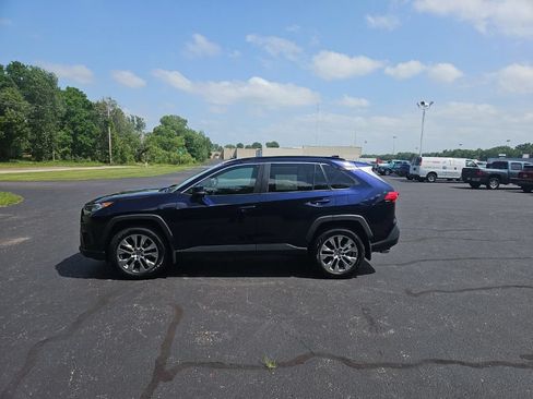 Used 2020 Toyota RAV4 XLE Premium AWD/4WD image 4