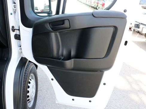 Used 2024 RAM ProMaster 2500 w/ Convenience Group FWD image 18