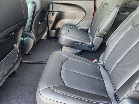 New 2026 Chrysler Pacifica Select image 18
