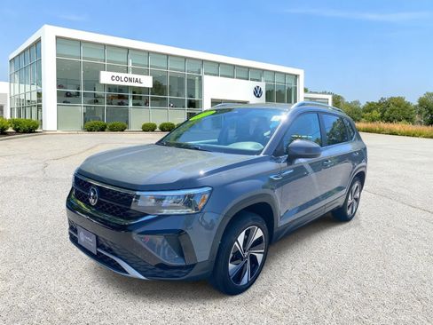 Certified 2024 Volkswagen Taos SE w/ Panoramic Sunroof Package AWD/4WD image 1