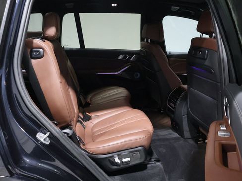Used 2021 BMW X7 M50i image 22