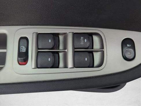 Used 2008 Chevrolet Malibu LTZ w/ Rear Power Package image 8