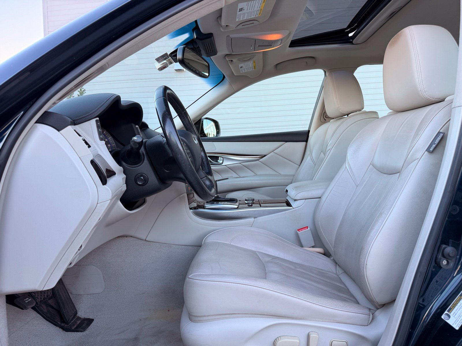 Used 2015 INFINITI Q70 L 3.7 w/ Deluxe Touring Package RWD image 16