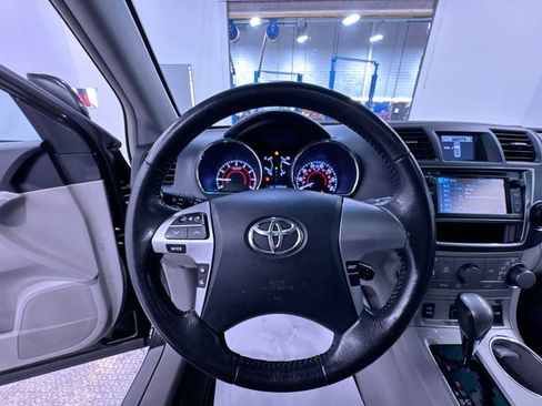 Used 2013 Toyota Highlander SE image 15