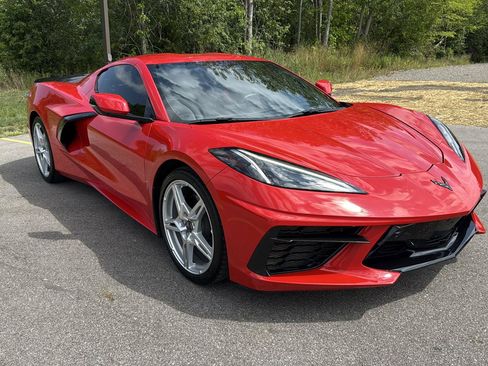 Used 2025 Chevrolet Corvette Stingray Premium Cpe w/ 3LT RWD image 3