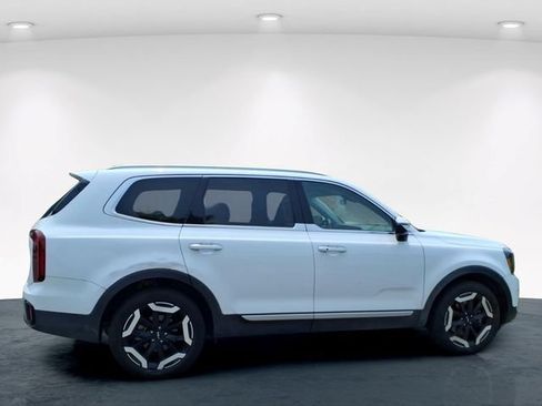 Used 2025 Kia Telluride S FWD image 7