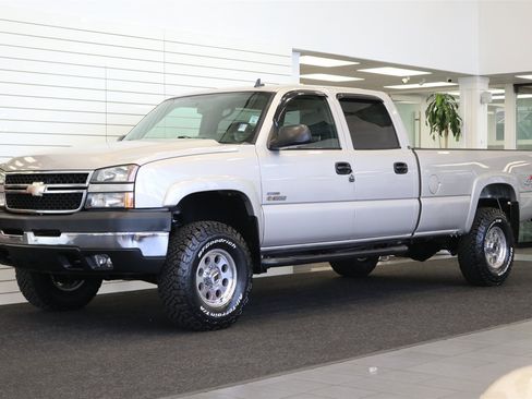 Used 2006 Chevrolet Silverado 3500 LT w/ Heavy-Duty Power Package AWD/4WD image 1