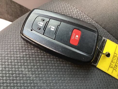 Used 2025 Toyota RAV4 XLE AWD/4WD image 25
