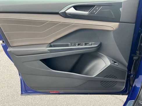 Used 2024 Volkswagen Taos SEL image 17